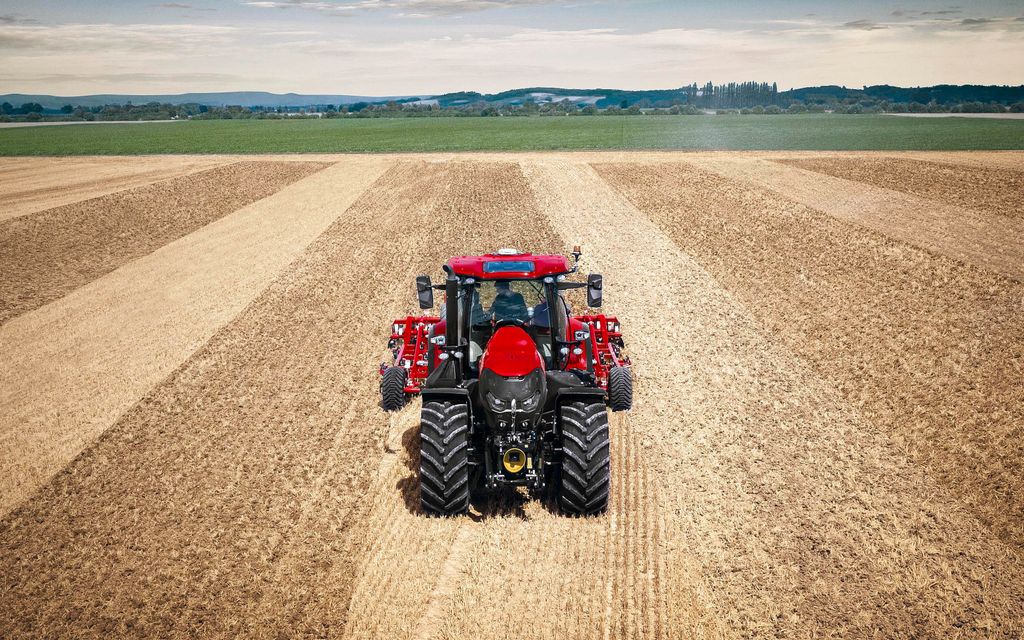 Kitted out with all the latest technology, the Optum 340 is said to be ideally suited to tillage
