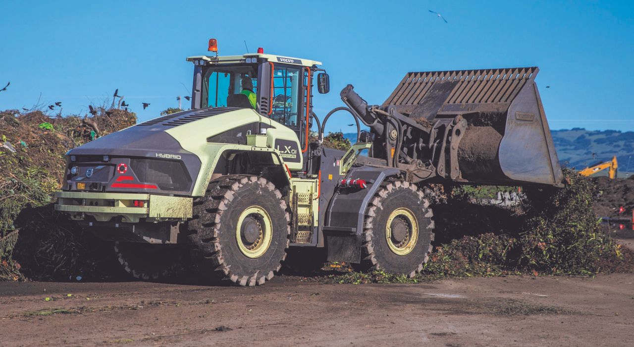 Volvo hybrid loading shovel 'boosts fuel efficiency by 50%'