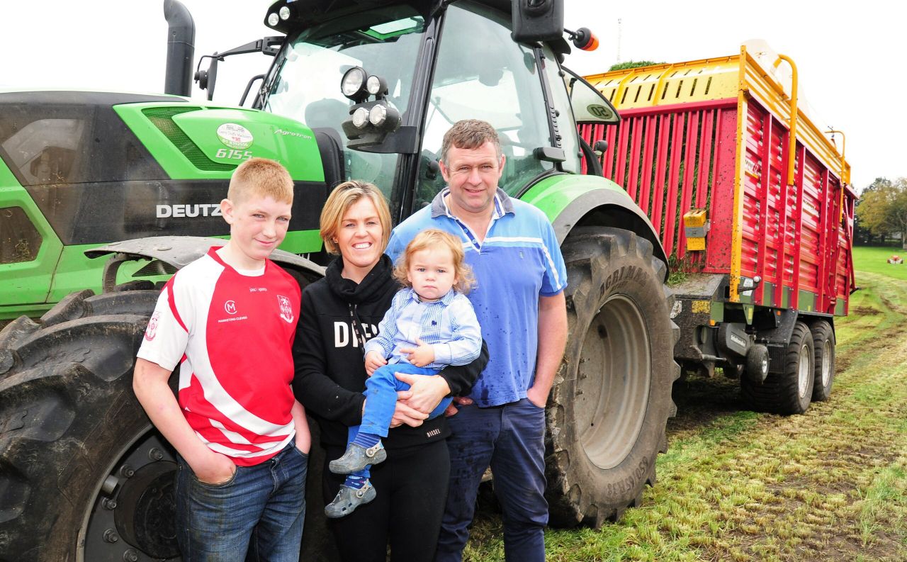 Zero-grazing and cutting silage with the same wagon in Co. Westmeath