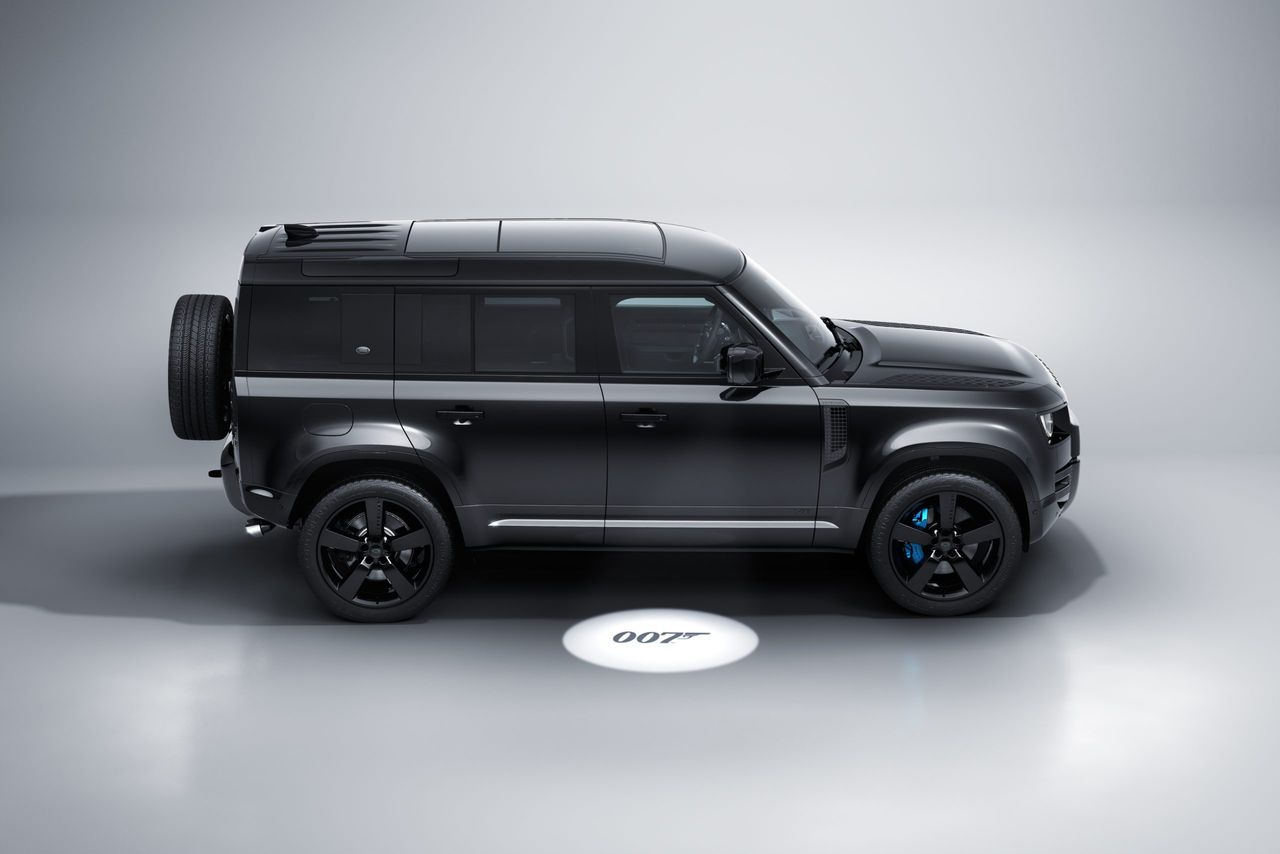 Video: Land Rover launches new Defender V8 to mark Bond film
