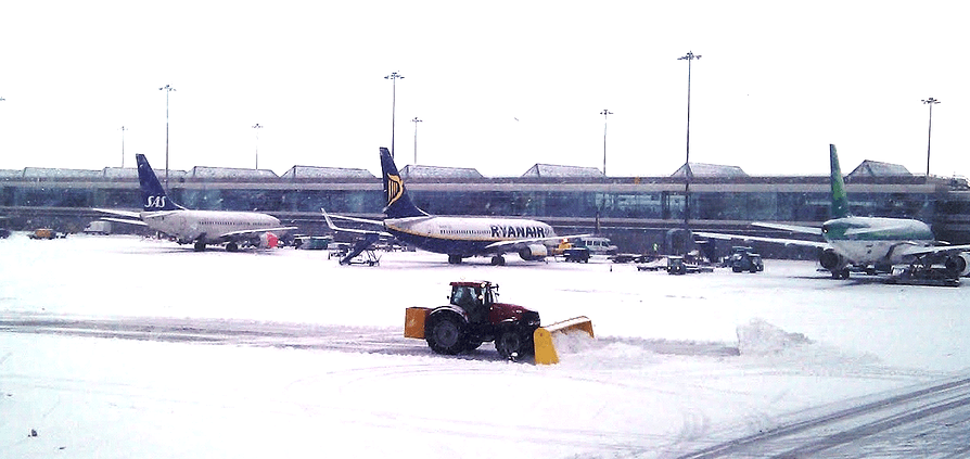 200 experienced tractor drivers required for airport stand-by work