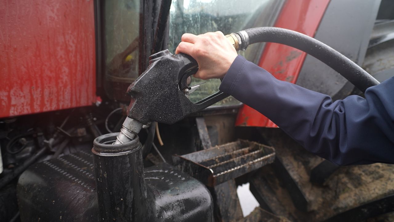 Watch: 100ac of silage set to cost €2,855 extra as diesel soars