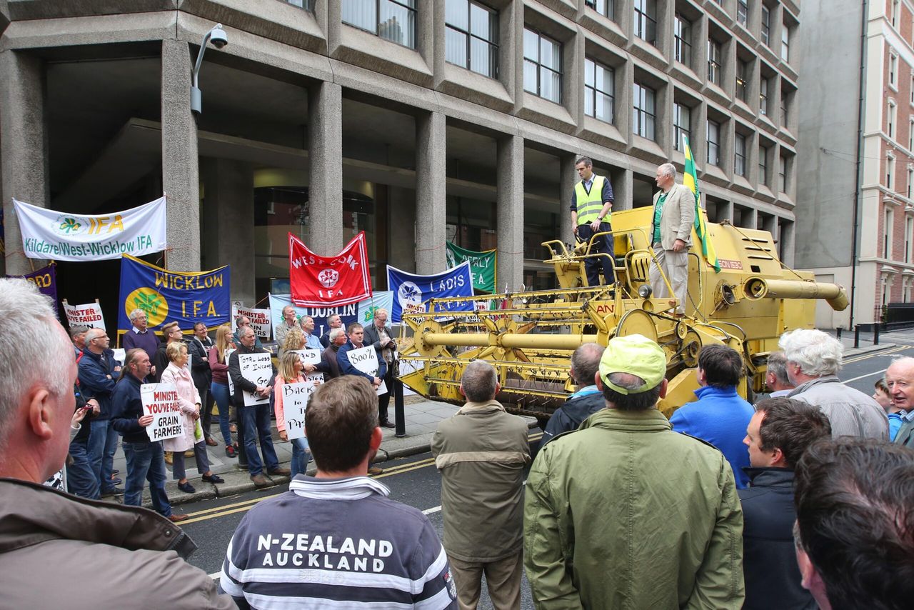 Video: Combine harvester joins IFA protest in Dublin city