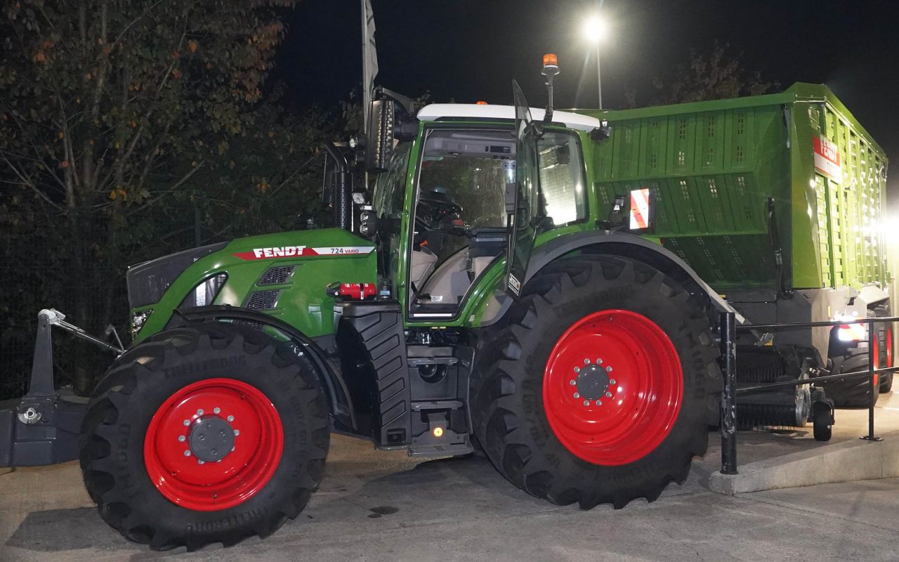 German farmers swing to Fendt in declining tractor market