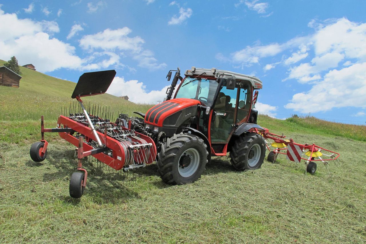Video: A tractor designed to work at 45 degree angles - Agriland.ie
