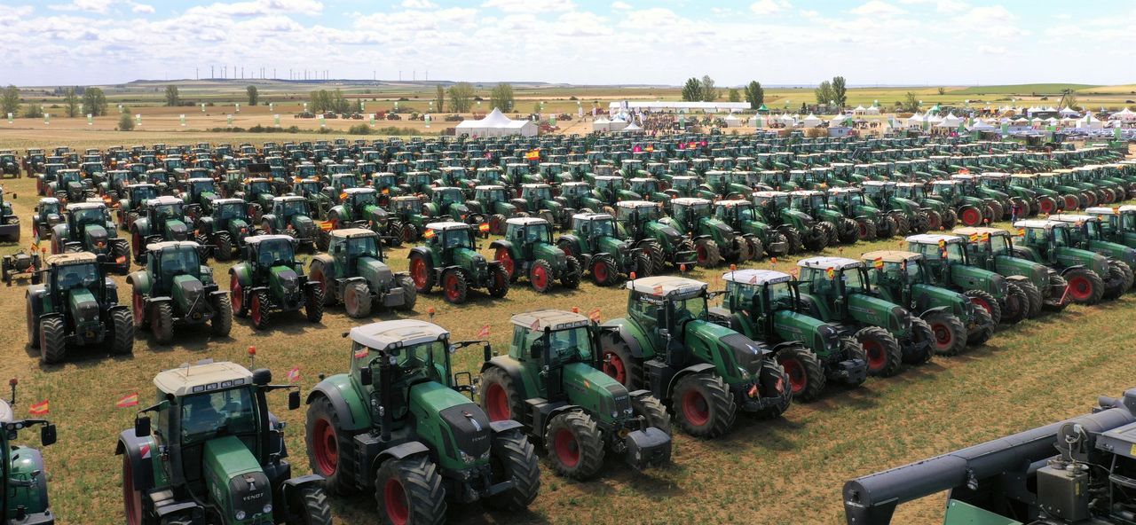 559 Fendt tractors turn out for sprawling field day
