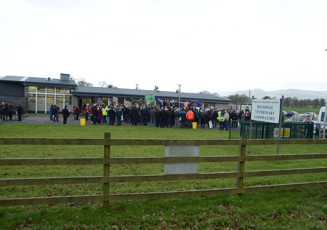 Pics: Farm groups protest against possible Regional Veterinary Labs closures