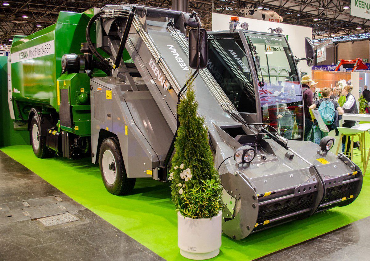 Self-propelled diet feeder 'loads' up for the 'Ploughing'