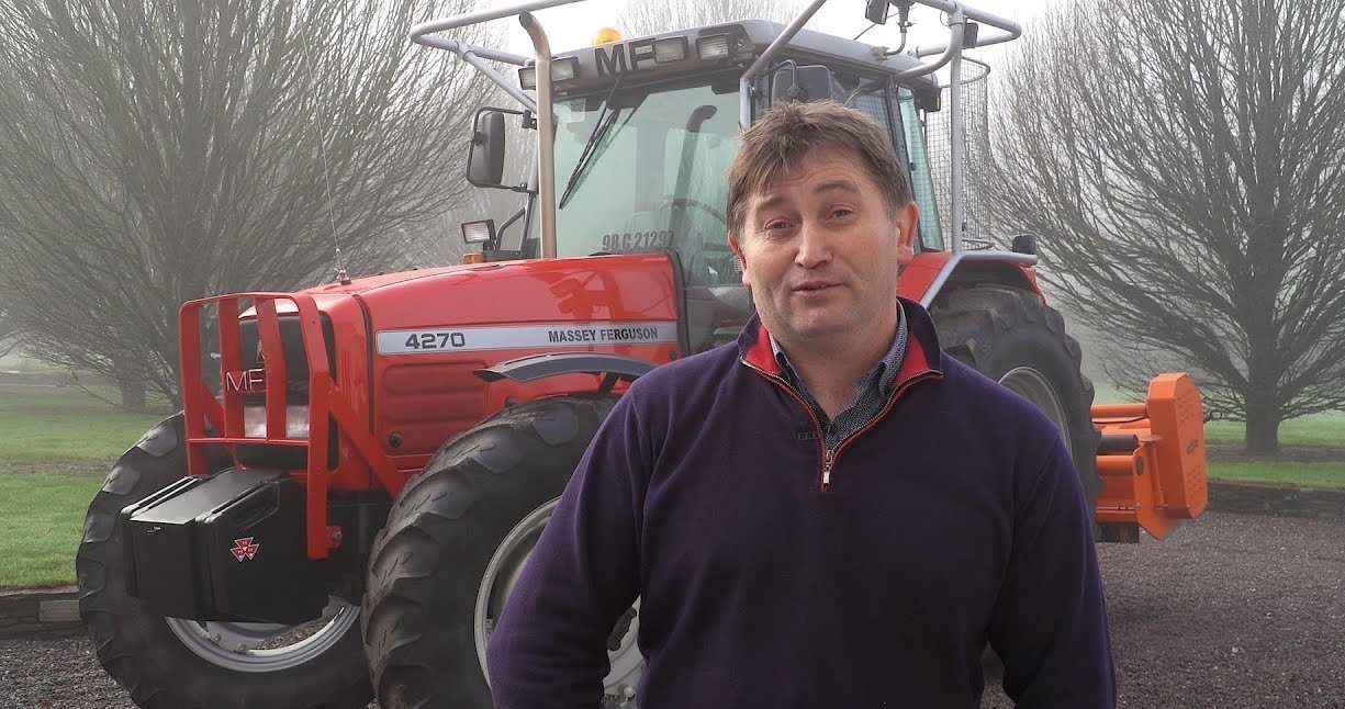 AgriLand meets a hedge-cutting contractor...with well over 30,000 hours on an MF 4270