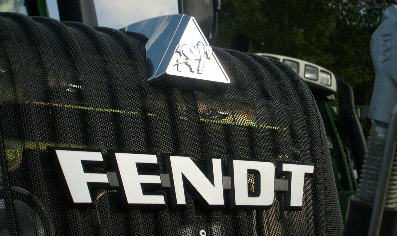 Fendt tracked tractors and sprayers on the way - courtesy of Challenger