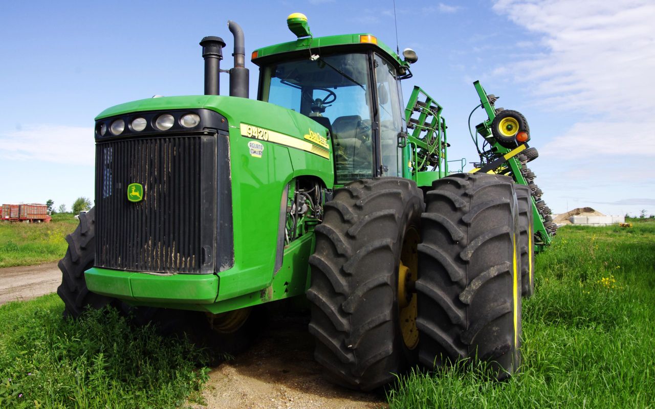 Association of Equipment Manufacturers: 4WD tractors defined