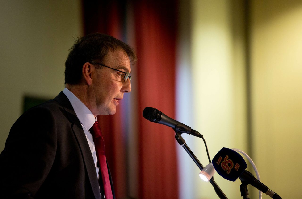 Commissioner Hogan 'completely wrong' to make farmers responsible for dairy crisis