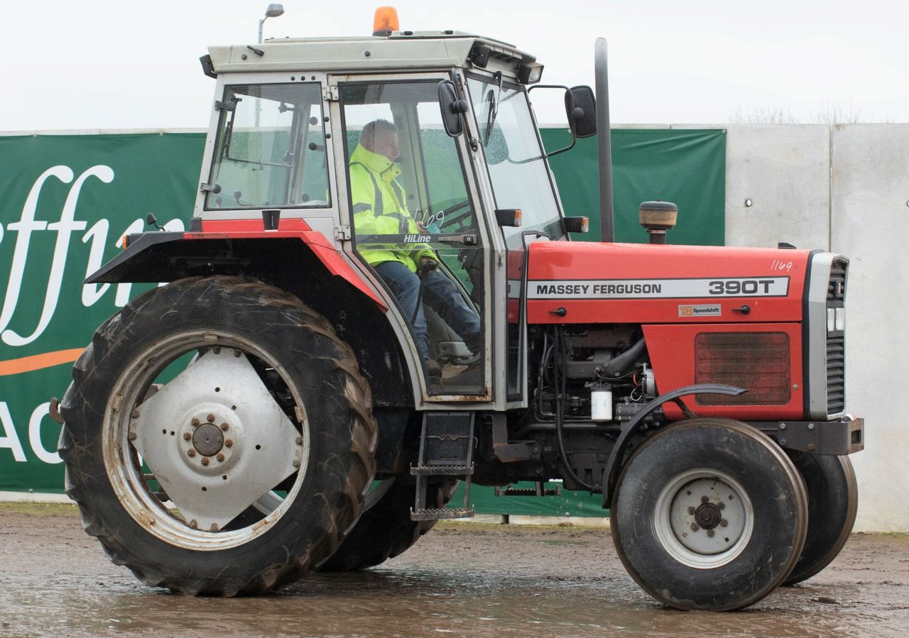 Auction report: 'Red' highlights from big April tractor sale