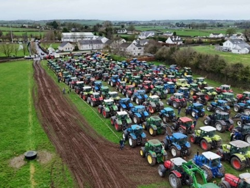 Almost €40k raised from tractor run in memory of Laois man
