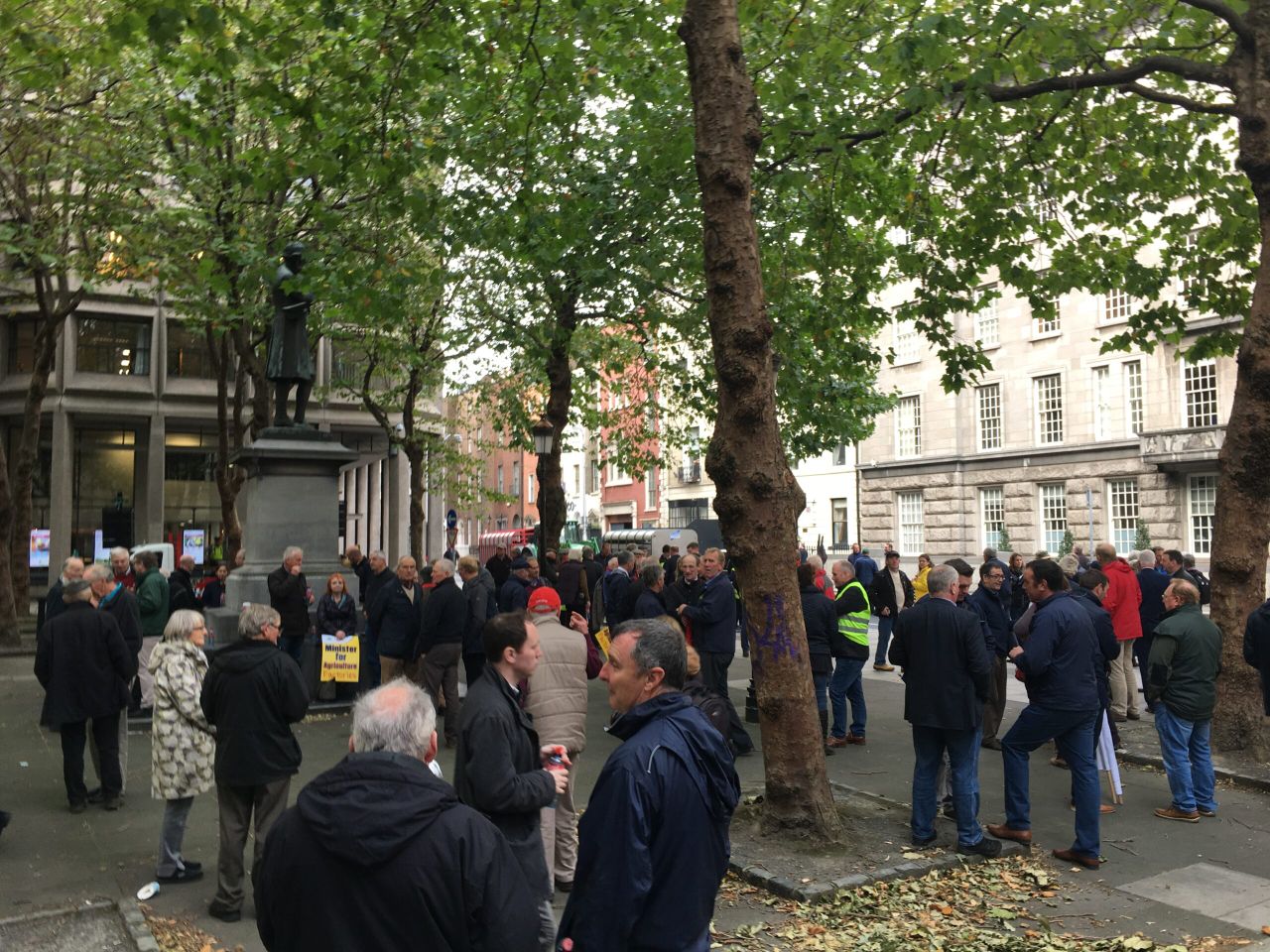 Pics: Approximately 300 farmers protesting outside Beef Forum