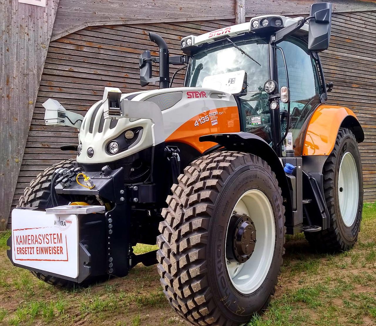 Can this tractor camera make road junctions safer?