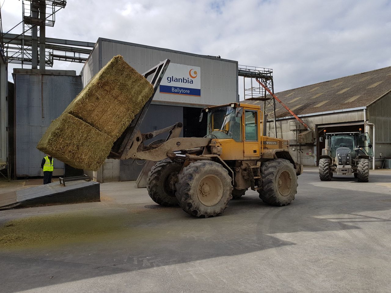 Glanbia imports alfalfa to assist drought-stricken suppliers