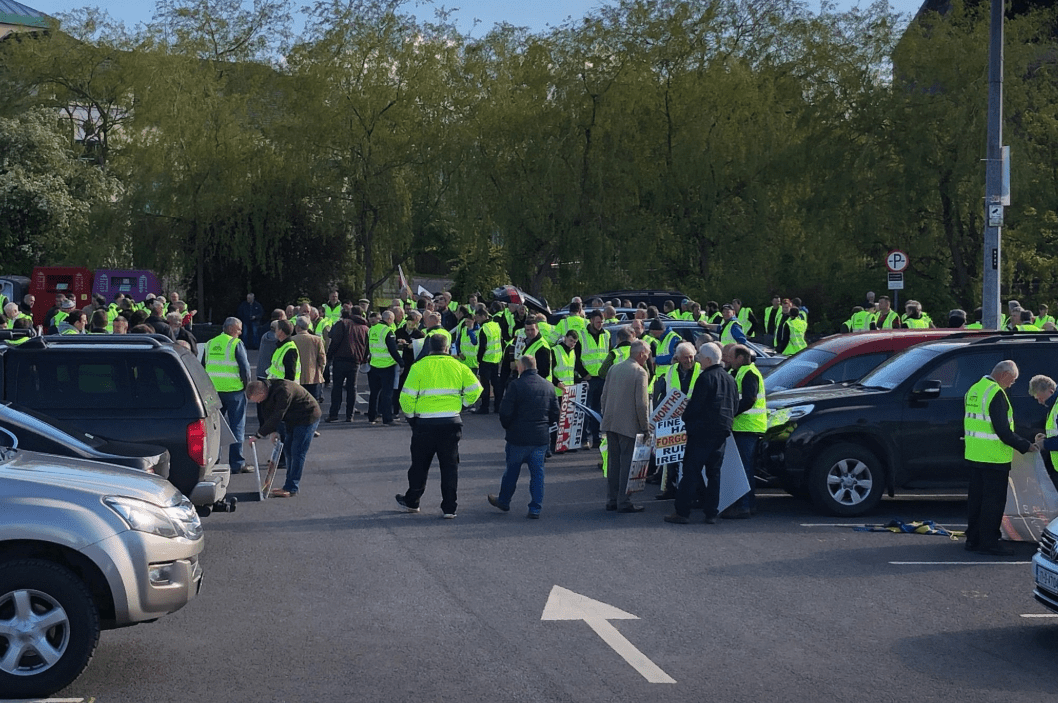 Farmer mediators 'endorsed to represent 10 picket lines'