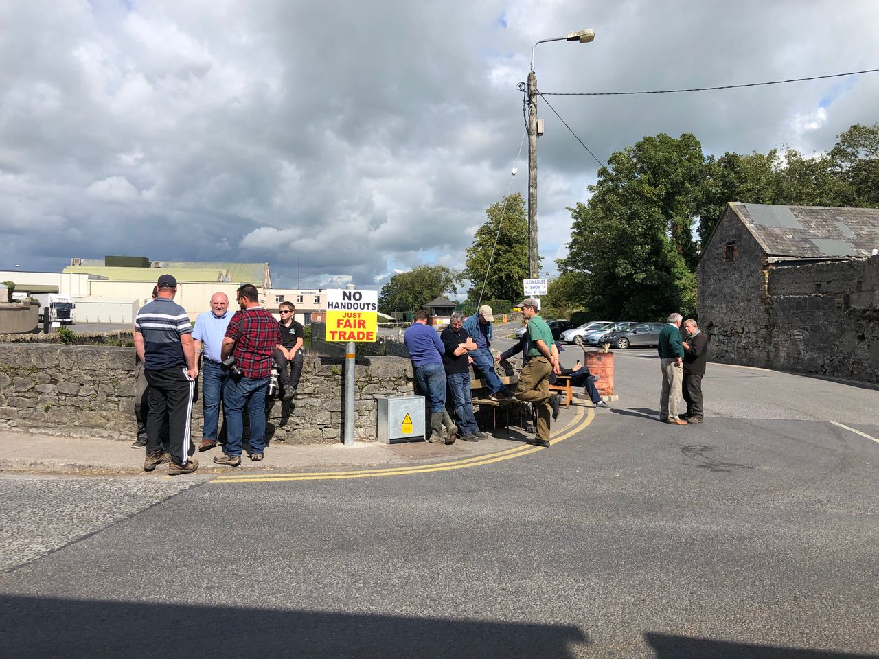 Rathdowney protesters make agreement with factory representatives
