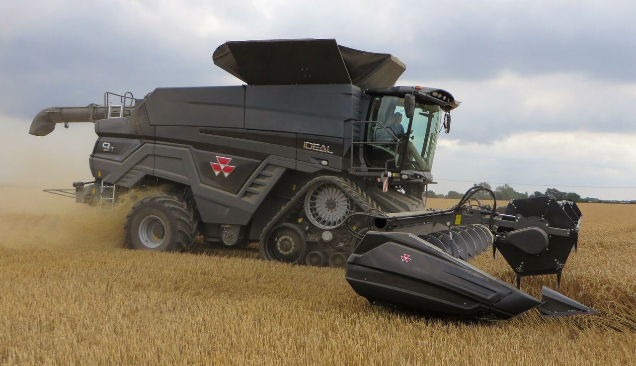'Master-class' for new IDEAL combine with 6 dealers in England