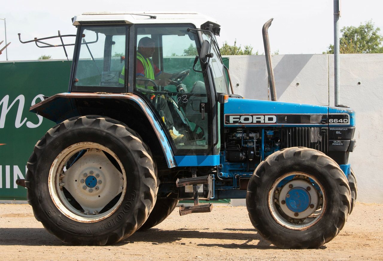 Auction report: Ford / New Holland highlights from latest Cambridge sale
