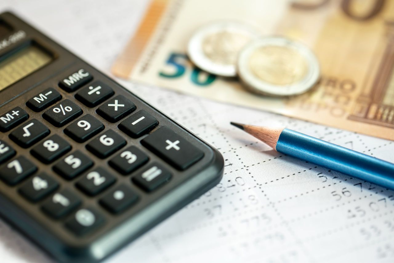 Farmers urged to talk to banks as 'cashflow deficit' looms