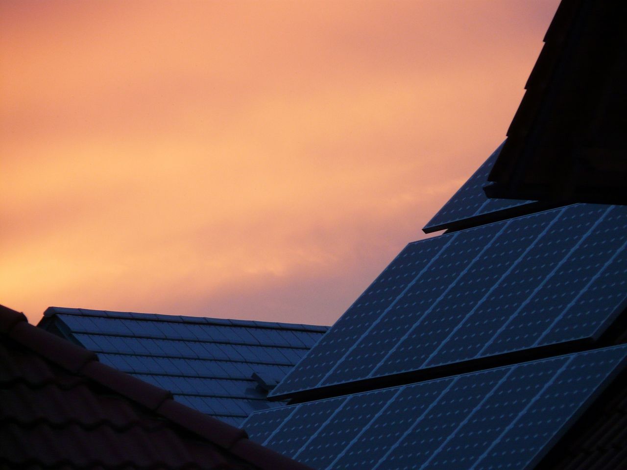 83 community and home energy projects receive grant funding of €57m