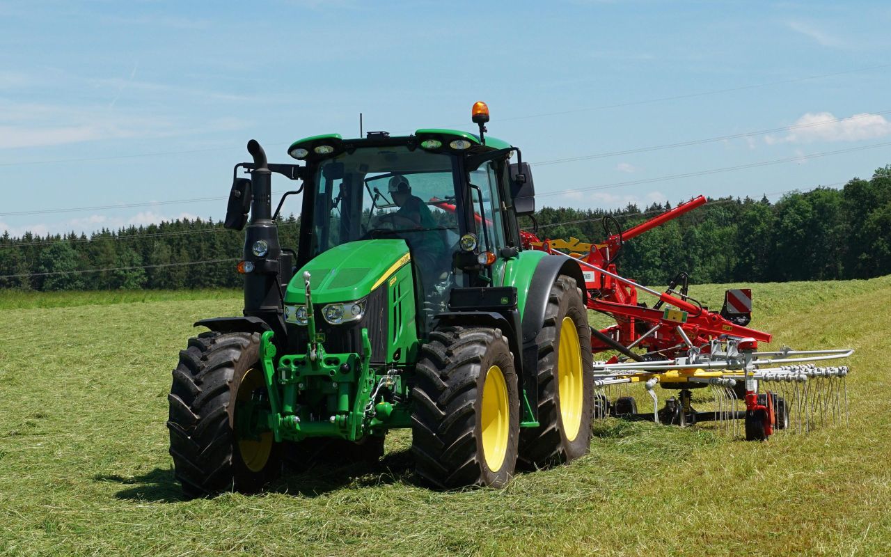 John Deere teams with DeLaval to boost dairy management