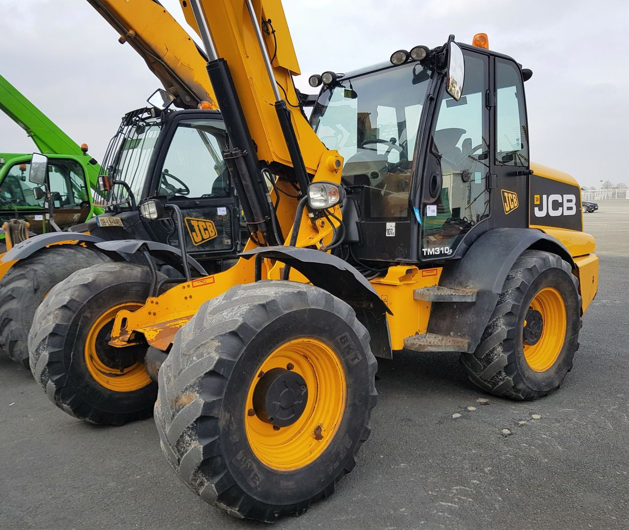 Pics: Could you 'stretch' to a telehandler at this auction?