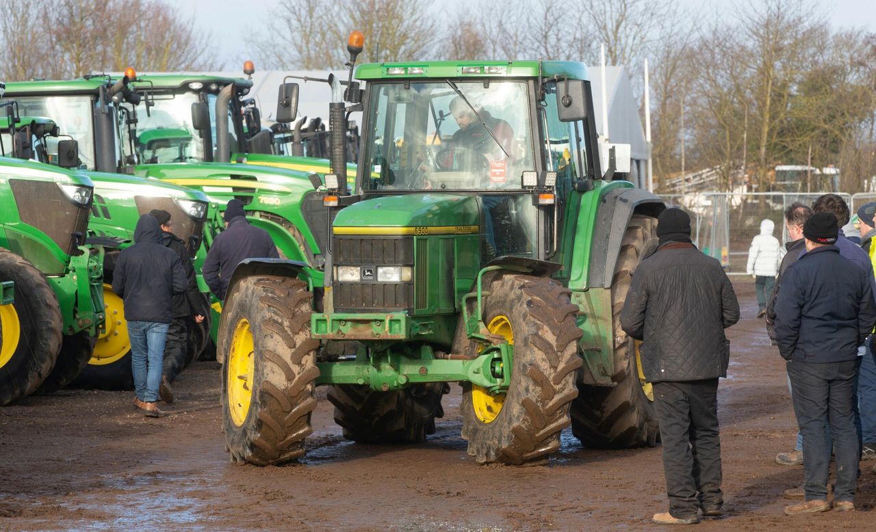 Auction report: Check out this mixed bag of John Deeres