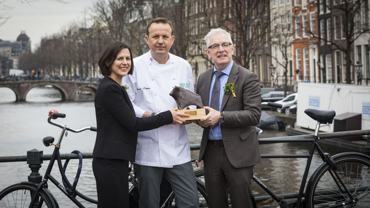 (L-R) Laura Crowley, Bord Bia; Dennis Kuipers, member of the Chefs' Irish Beef Club; Kevin Kelly, former Irish Ambassador to The Netherlands. Source: Bord Bia