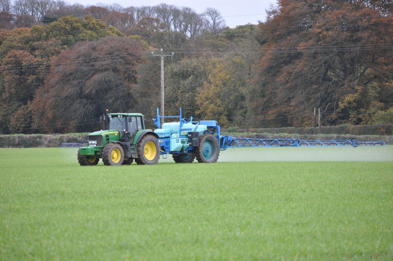 EU Commission to restart talks on glyphosate re-authorisation