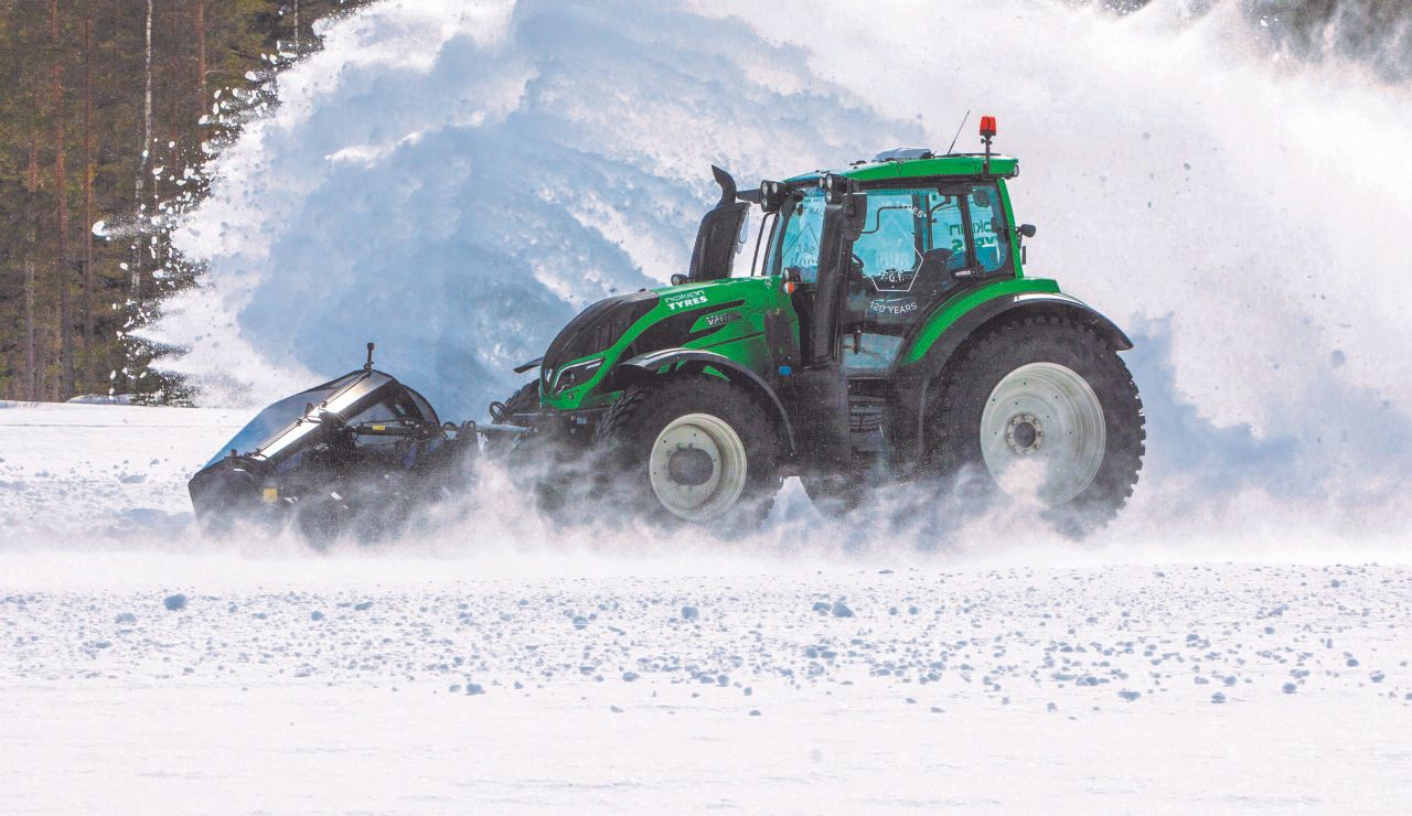 Video: 'Unmanned' Valtra sets new speed record in frosty Finland