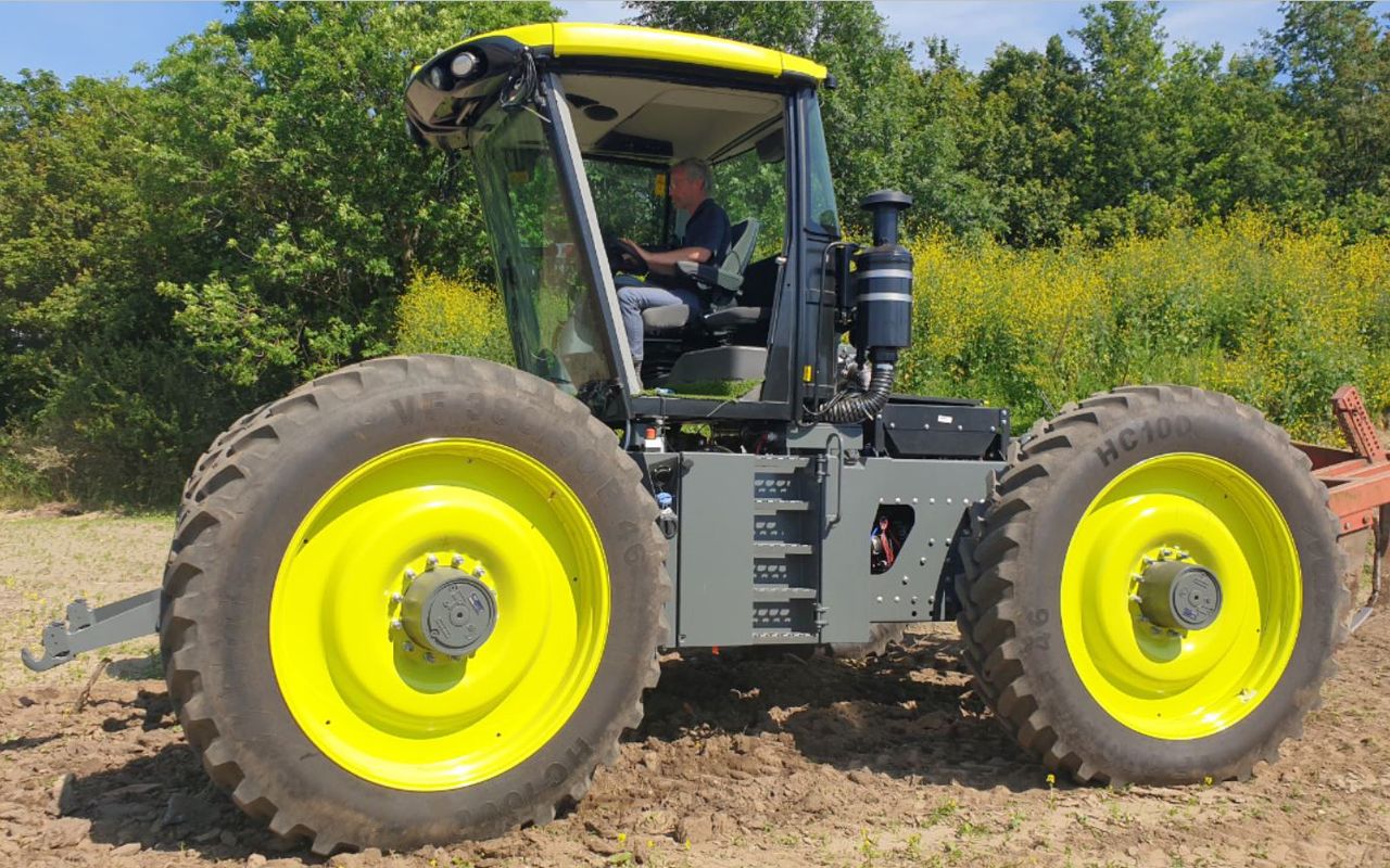 H2Trac refuels the Multi Tool Trac concept