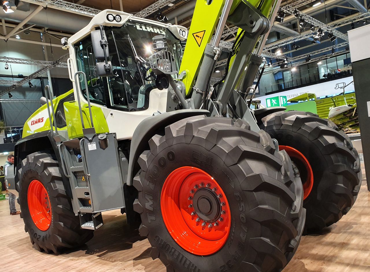 How many new telehandlers and loaders are selling?