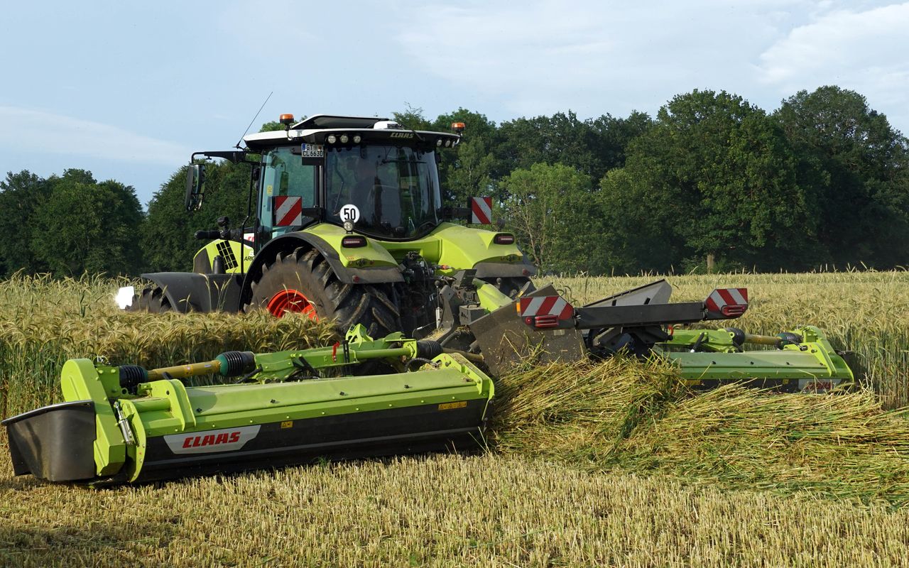 Photos: Augers or belts? Claas expands mower range with both